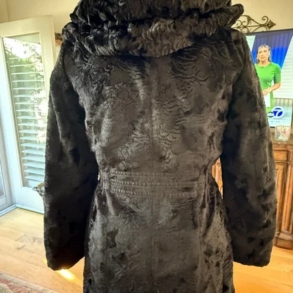 Black Reversible Fitted Lambs Wool/Quilted Coat - Picture 2 of 10